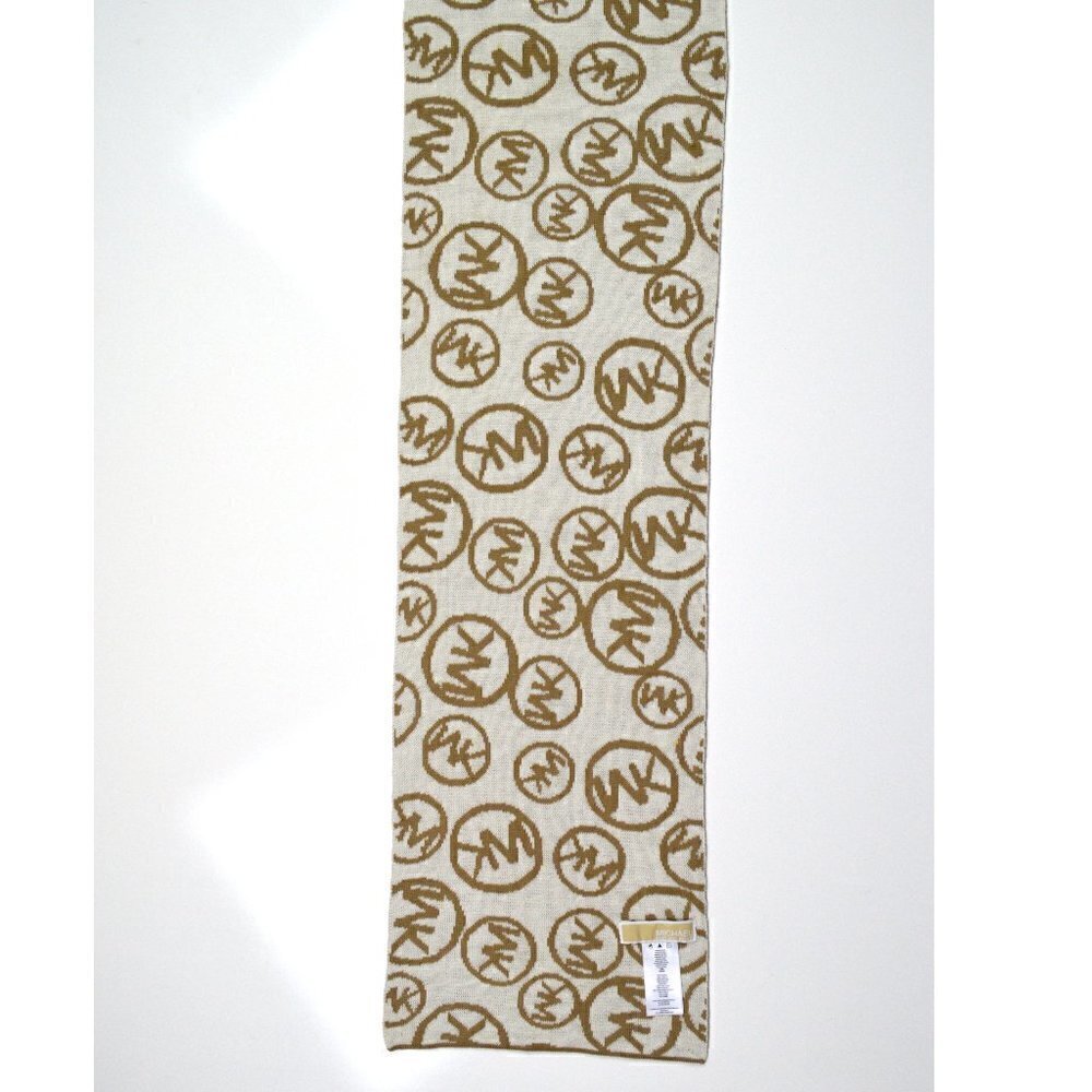 Michael Kors Signature Circle Reversible Scarf - Picture 7 of 8